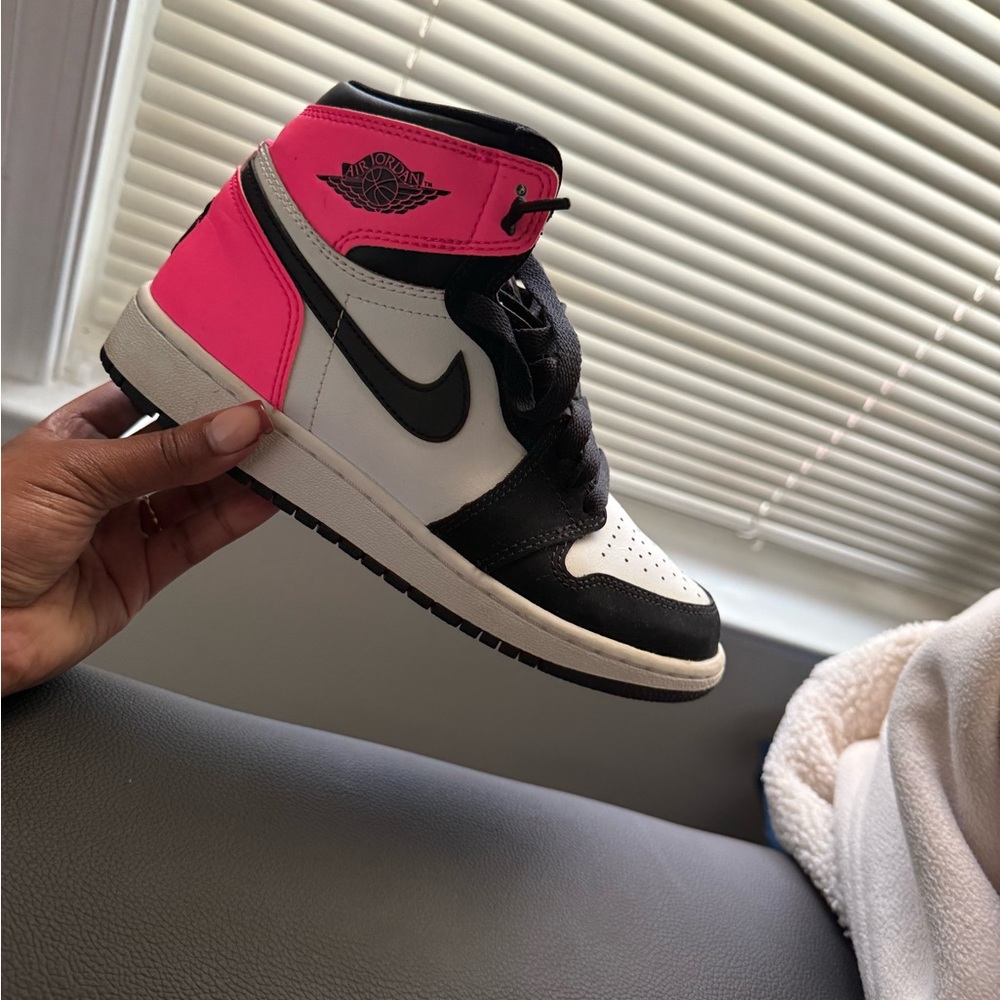 Nike Women's High-Top Sneakers - Black and Pink